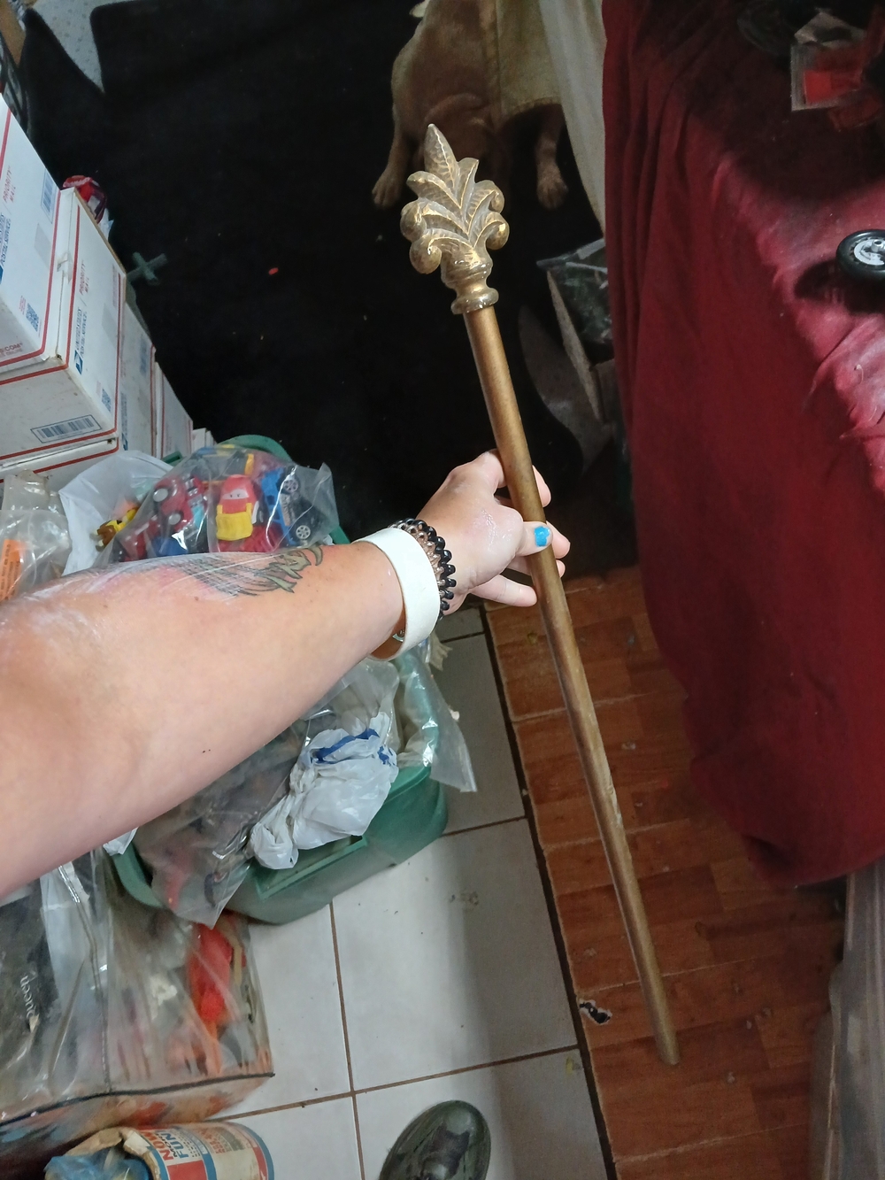 vintage  curtain rod featuring an ornate fleur-de-lis finial Ceramic- Metal Rod